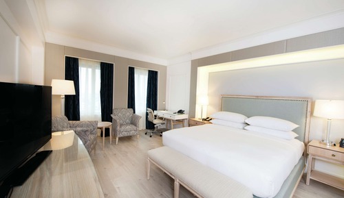 Executive Room, 1 King Bed, Business Lounge Access