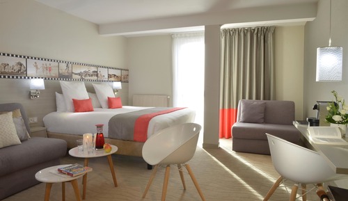 Junior Suite, 1 King Bed, Non Smoking (Larger Room;with Sofabed)