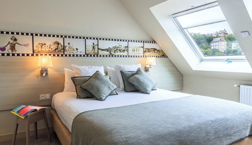 Family Room, 1 Queen Bed, Non Smoking (Larger Room;with Sofabed)