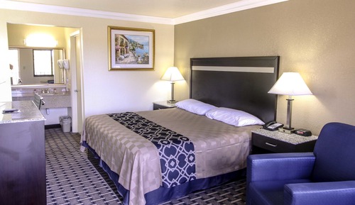 Standard Room, 1 King Bed