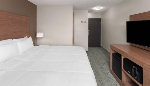Room, 1 King Bed, Mobility Accessible, Non Smoking (Bathtub W/grab Bars)