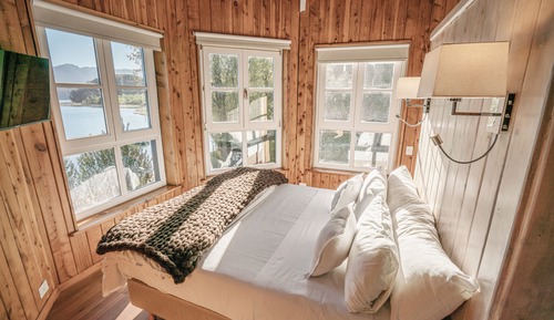 Room, Lake View (Atelier)
