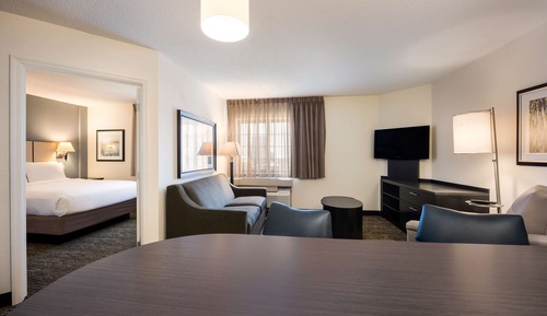 Suite, 1 Queen Bed with Sofa bed, Accessible (Mobility/Hearing Shower One Bedroom)