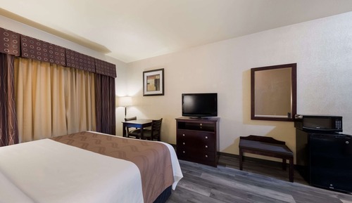 Standard Room, 1 King Bed, Non Smoking, Jetted Tub