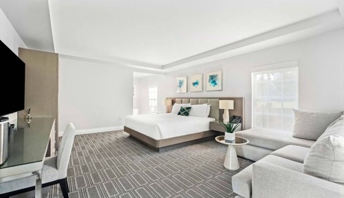 Birch House (Annex) ADA Junior Suite
