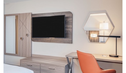 Standard Room, 1 King Bed, Accessible (Communications, Mobil, Roll-In Shower)