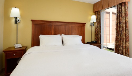 Suite, 1 King Bed, Accessible, Non Smoking (Hearing)