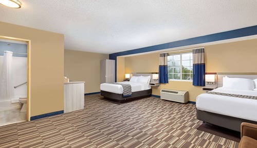 Family Suite, Non Smoking, Kitchen (2 Queen Beds and 1 Sofa Bed)