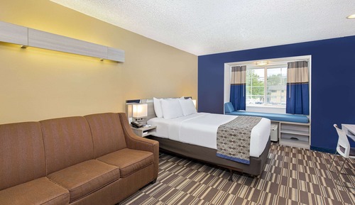 Suite, 1 Queen Bed with Sofa bed, Accessible, Non Smoking (Mobility)