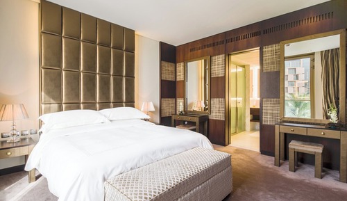 Suite (Landmark)