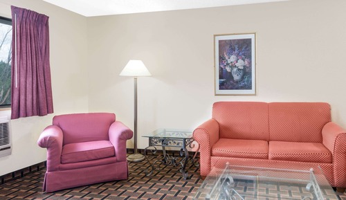 Studio Suite, 1 King Bed, Smoking