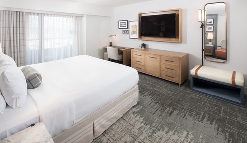 Deluxe Room, 1 King Bed