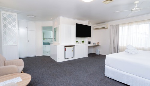 Deluxe Spa Room