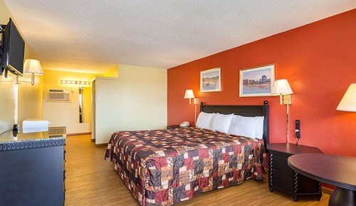 Room, 1 King Bed (Upstairs)