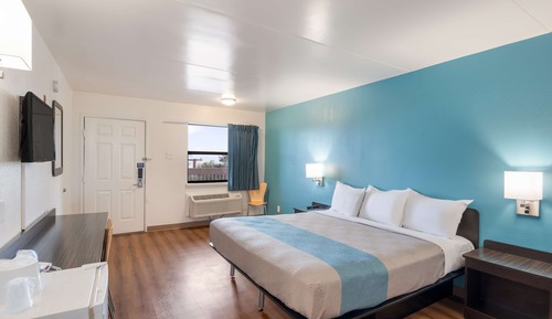 Standard Room, 1 King Bed, Accessible, Non Smoking