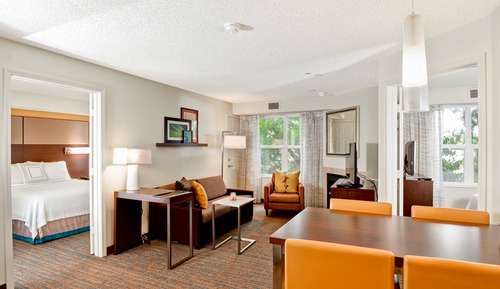 Suite, 2 Bedrooms (Mobility/Hearing Access, Roll-In Shwr)