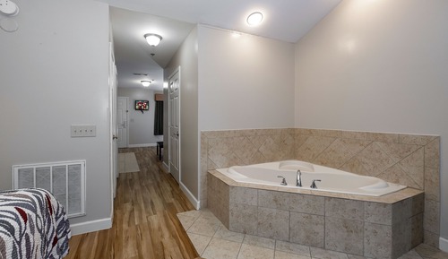 Standard Suite, 1 King Bed, Non Smoking, Jetted Tub (Jetted Tub)