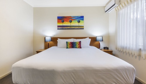 Three Bedroom Apartment - One Queen & Four Single Beds