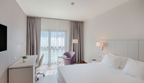 Family Room, Connecting Rooms (2AD+2CH)
