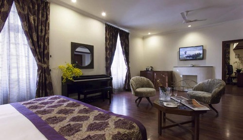 Superior Room Queen Bed