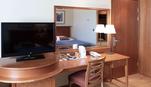 Family Room (Standard with king bed)
