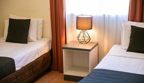 Budget Twin Room, 2 Single Beds, Shared Bathroom