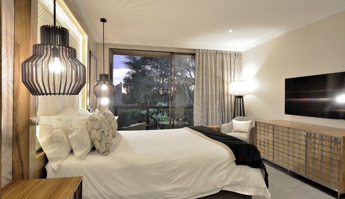 Deluxe Queen Room