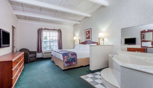 Deluxe Studio Suite, 1 King Bed, Non Smoking