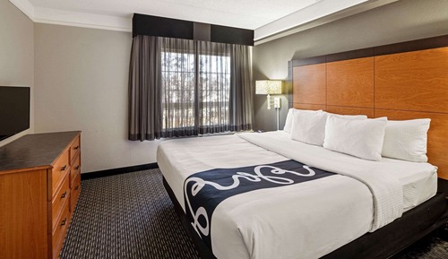 Suite, 1 King Bed, Accessible, Non Smoking (Bathtub)