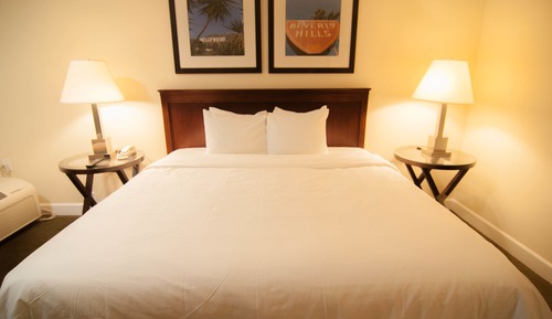 Deluxe Room, 1 King Bed, Balcony