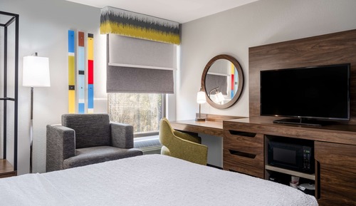 One Queen Bed, Non-Smoking, Accessible