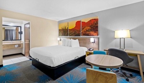 Standard Room, 1 King Bed