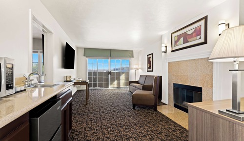 Suite, 1 King Bed with Sofa bed, Accessible, Bathtub (with Sofabed)