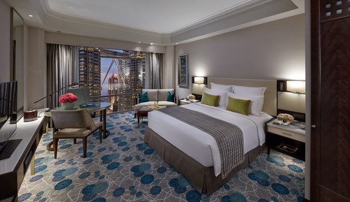 Club Room, 1 King Bed (Twin Towers View)