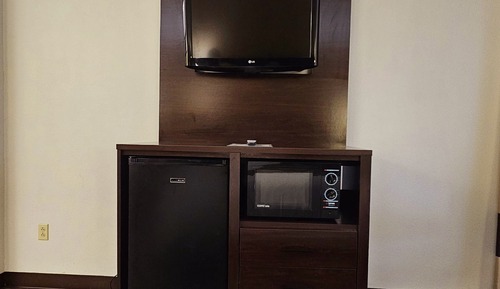 Suite, 1 King Bed, Non Smoking (Accessible Tub)