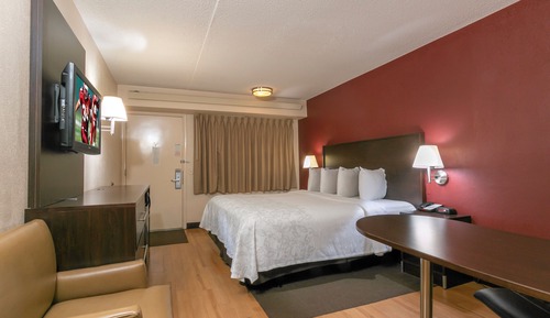 Deluxe Room, 1 King Bed, Accessible (Smoke Free)
