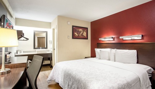 Deluxe Room, 1 King Bed (Smoke Free)