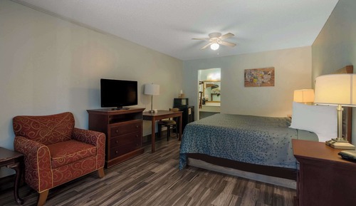 Standard Room, 1 King Bed, Non Smoking