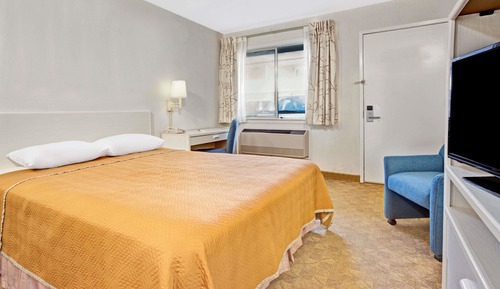 Standard Room, 1 Queen Bed, Hot Tub