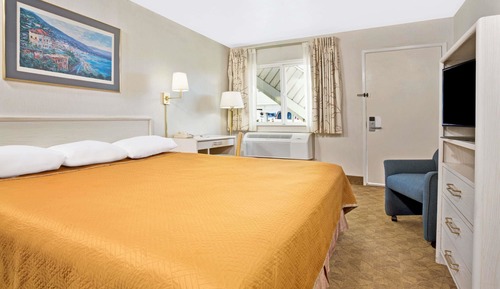 Standard Room, 1 King Bed