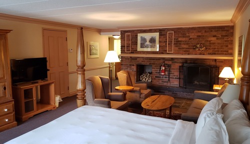 Suite, 1 Queen Bed, Non Smoking, Fireplace (Jettted Tub)