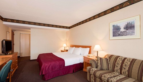 Room, 1 King Bed, Non Smoking (Upper Level)