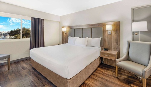 Deluxe Room, 1 King Bed, Kitchenette (Street View)