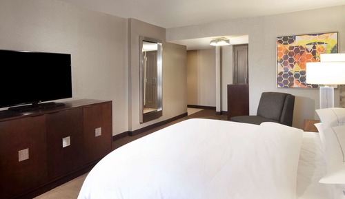 Room, 1 King Bed, Corner