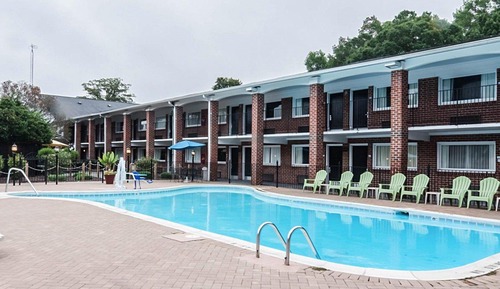 Signature Suite, 1 King Bed, Non Smoking, Poolside