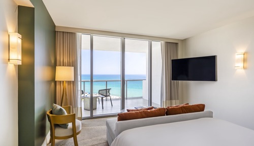 Oceanfront Junior Suite King with Balcony Accessible