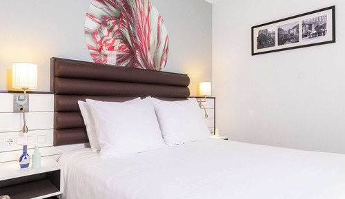 Standard Room, 1 Queen Bed (Small)