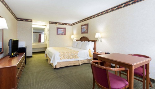 Room, 1 King Bed, Accessible, Smoking