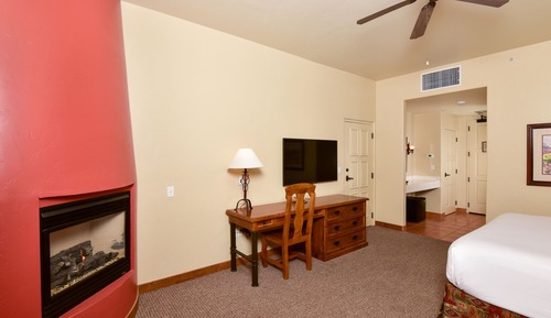 Deluxe Room, 1 King Bed, Fireplace