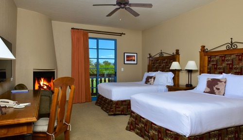 Deluxe Room, 2 Queen Beds, Fireplace